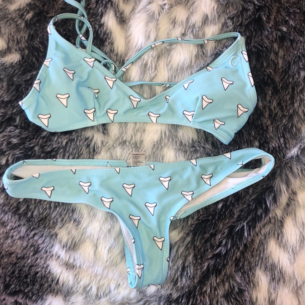 💦🦈 RARE KOVEY SHARK TOOTH BIKINI 🦈💦